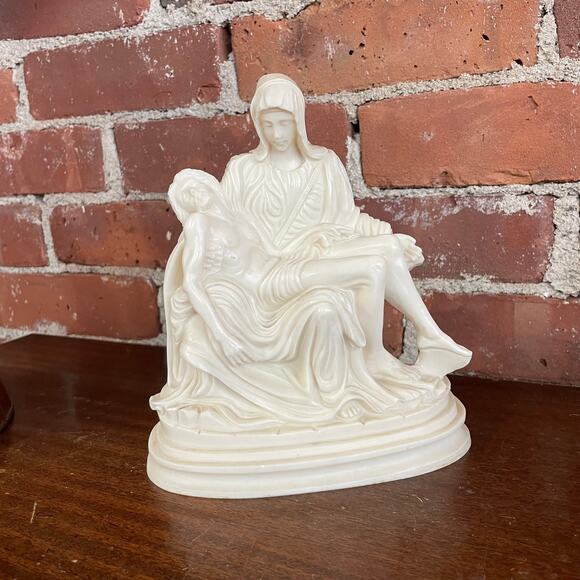 Vintage 7” Alabaster "Pietà" Sculpture by A. Giannetti – Made in Italy - Picture 1 of 6